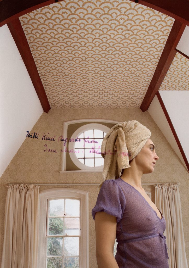 Woman, with a transparant blouse showing the same pattern as is depicted on the ceiling of the room in the Red House. Pattern made by William Morris. Handwriting of Jane Morris in purple ink. The woman, with the towel on her head, is artist Margje Bijl who made this digital assemblage with photographer Hein van Liempd.